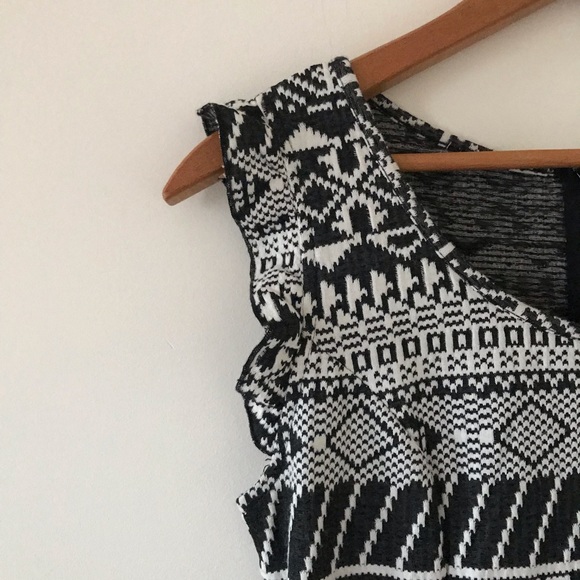 ▪️Aztec Black & White Print Formal Dress - Picture 2 of 8